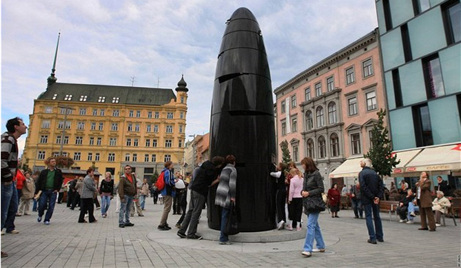 Часы на площади Свободы Брно - Образование в Чехии EuroEducation